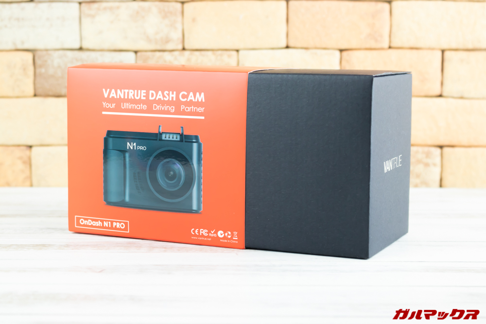 VANTRUE N1 Proの外箱を引き出すとブラックの内箱が出てきます。