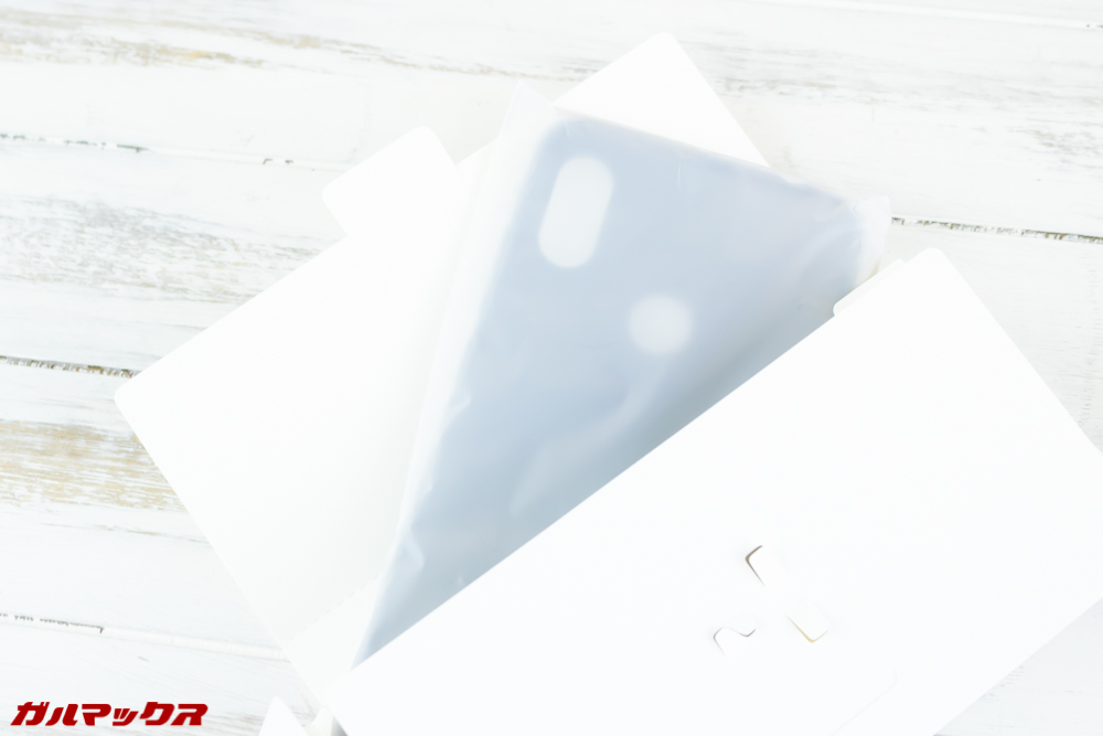 Xiaomi Redmi Note 6 Proにはケースが付属しています。