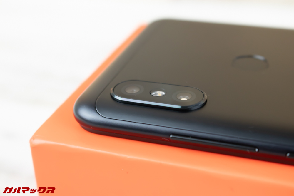 Xiaomi Redmi Note 6 Proのカメラは結構出っ張っています。