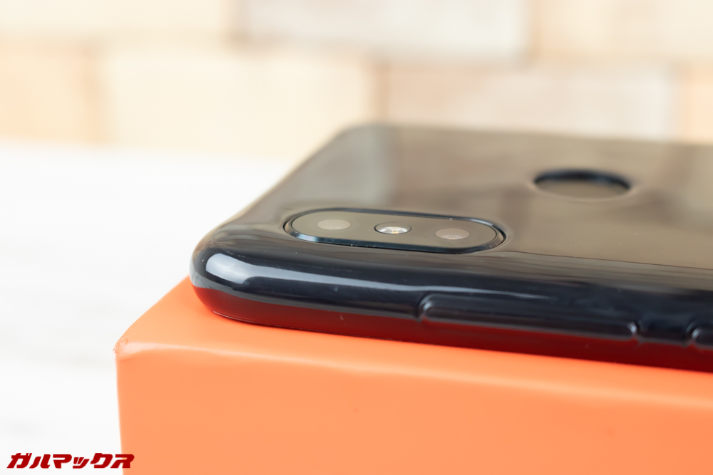 Xiaomi Redmi Note 6 Proのカメラの出っ張りはケースを付けると目立ちません。