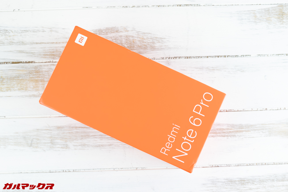 Xiaomi Redmi Note 6 Proの外箱は華やかなオレンジボックス。