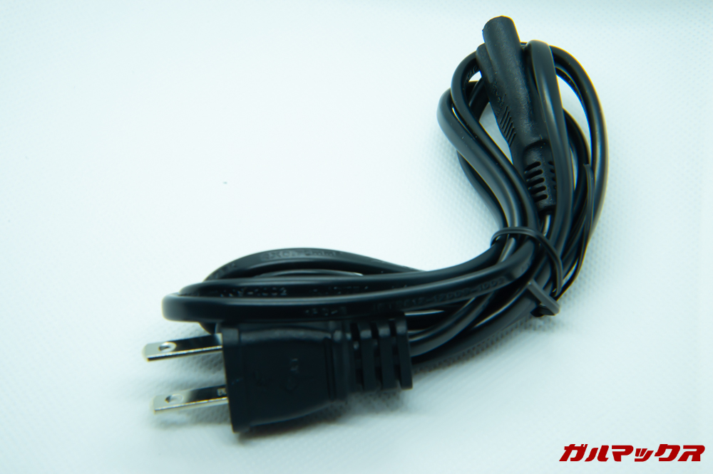 FUNAVO RD815に付属の電源ケーブルは日本のコンセントに差し込むことが出来る形状です。