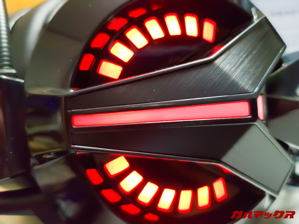 ゲーミングモデルらしいLED搭載