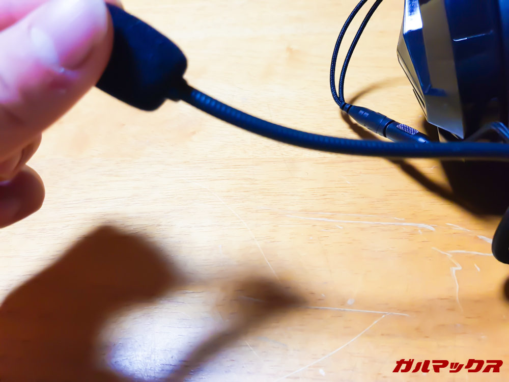 マイクは自由自在に動きます