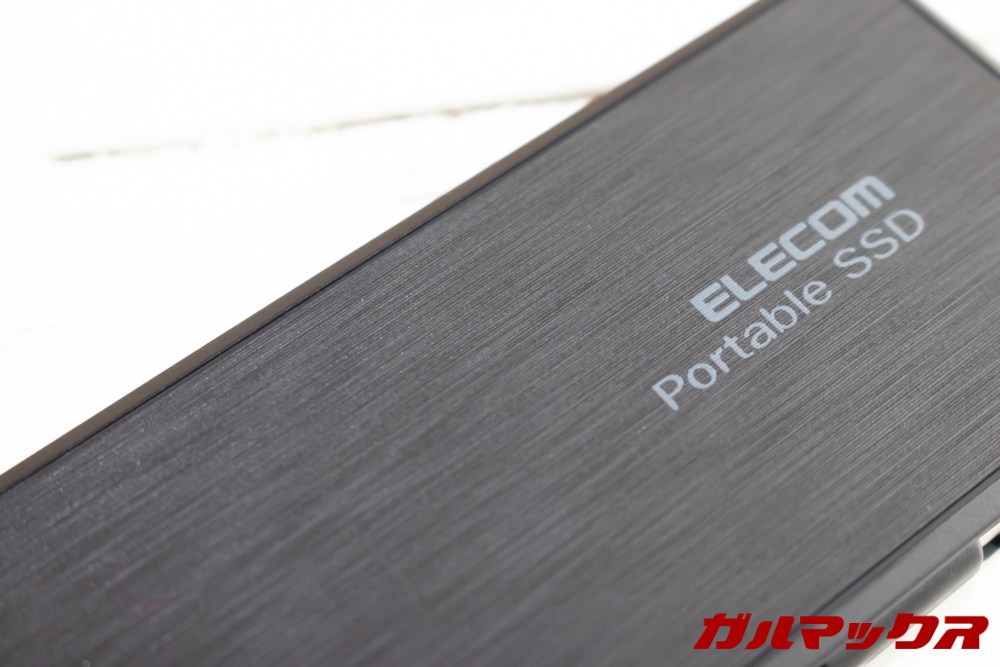 ELECOMの外付けSSD（ESD-EC0240GBK）