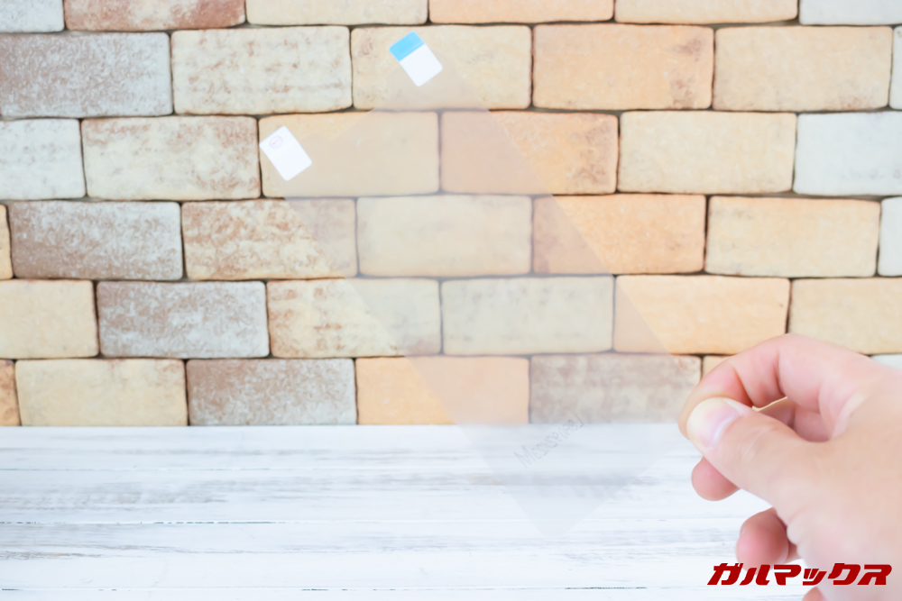 Huawei Mate 20 liteは保護フィルムも付属しています。