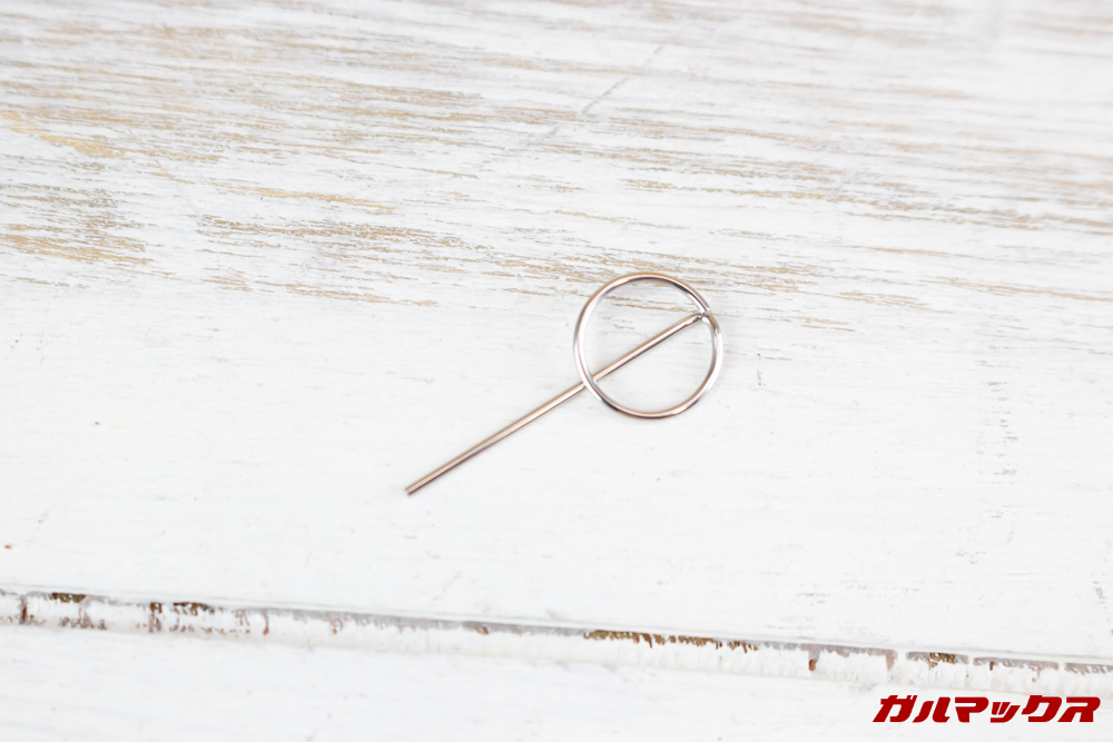 Huawei Mate 20 liteはSIMトレイを取り出すためのSIMピンも付属しています。