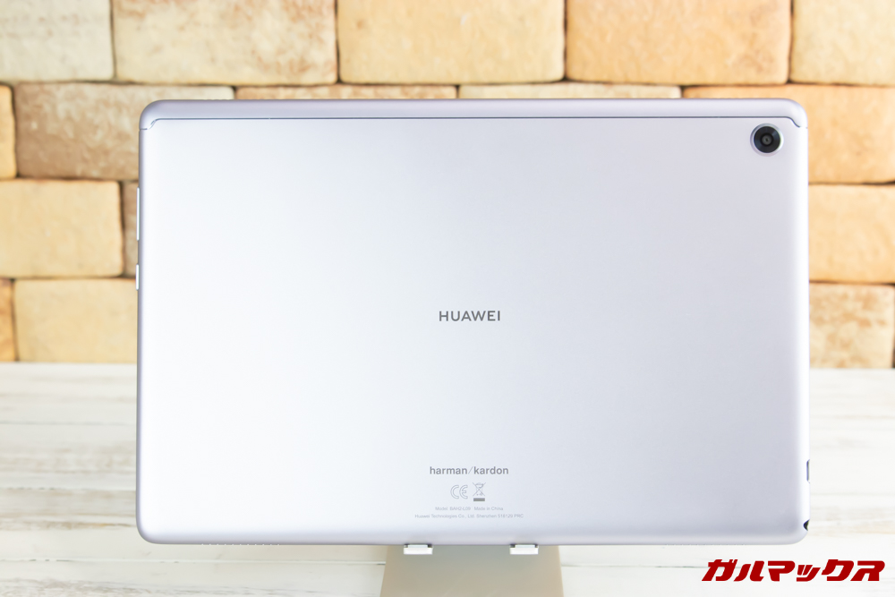 Huawei MediaPad M5 liteの背面は落ち着いたシルバーカラー。