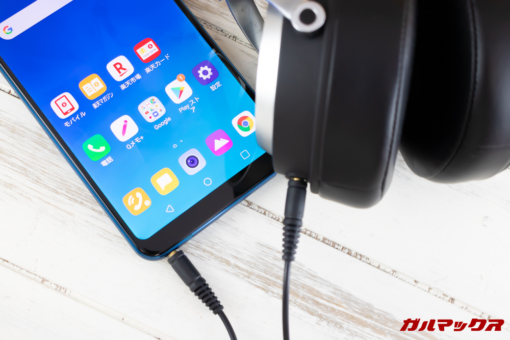 LG Q Stylusはイヤホンジャックを搭載しているのでお気に入りの有線イヤホンやヘッドホンがリウ用できます。