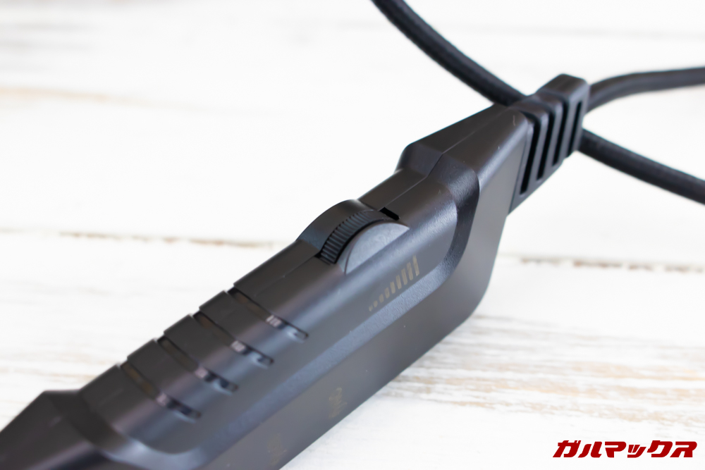 ONIKUMA K6は手元でボリューム調整が可能です。