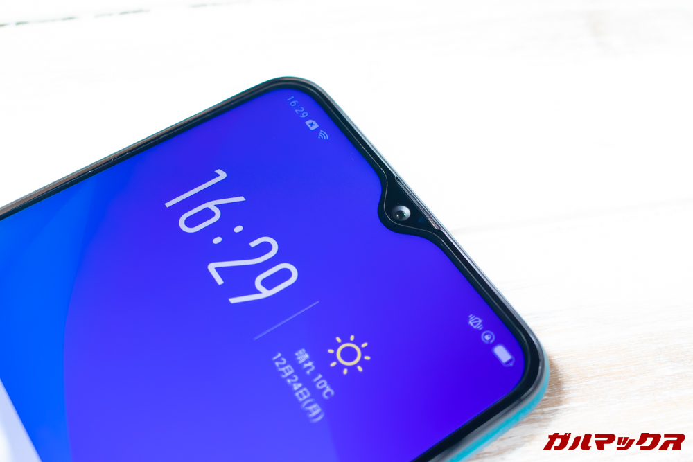 OPPO AX7のPDA工房保護フィルムは寸法もバッチリで画面の端までしっかり保護されています。