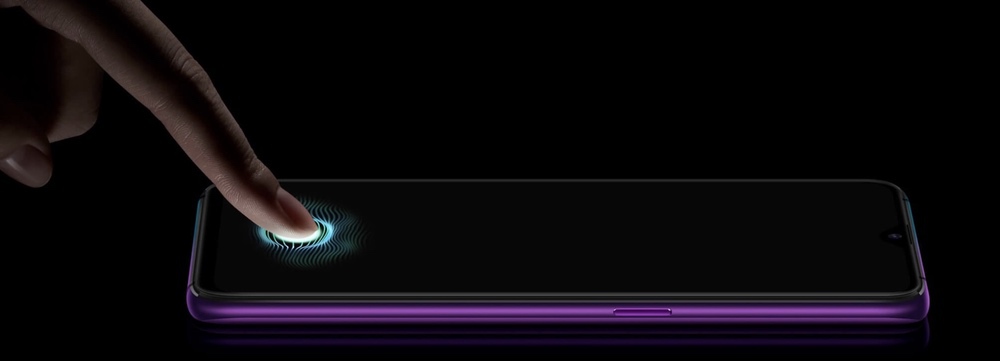 OPPO R17 Proは先進的な画面内蔵型ディスプレイを搭載。