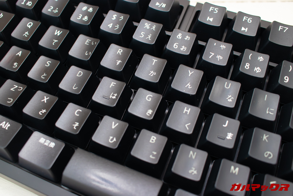 オウルテックの青軸メカニカルキーボード（OWL-KB92BLJP）のキートップ印字は剥がれる可能性が高いプリントタイプ。