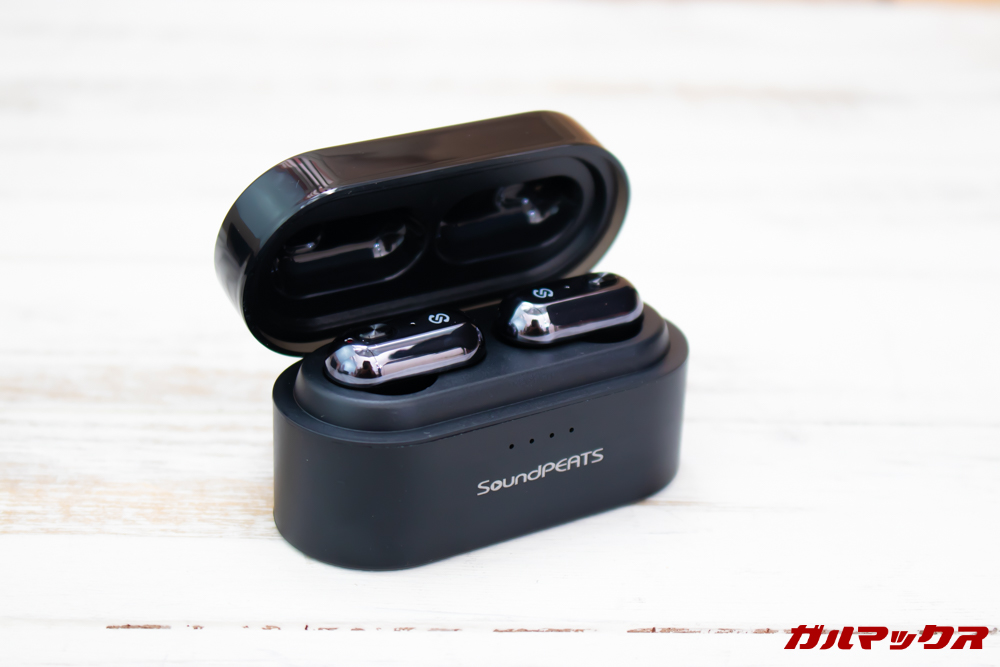 SoundPEAT Truengineのケースは蓋が半透明タイプでした。