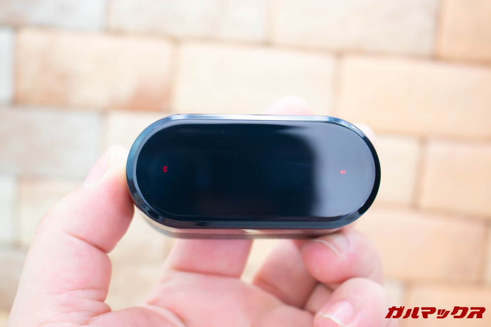 SoundPEAT Truengineは蓋が半透明なのでイヤホン充電時のインジケータも蓋を締めた状態で確認可能です。