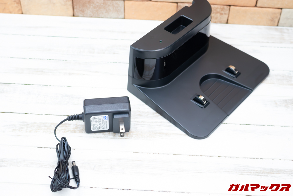 amarey A800のACアダプターは日本のコンセントに挿すことが出来るタイプ。