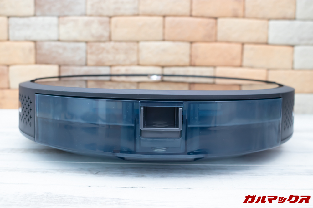 amarey A800のダストボックスは本体の背面に備わっているタイプです。