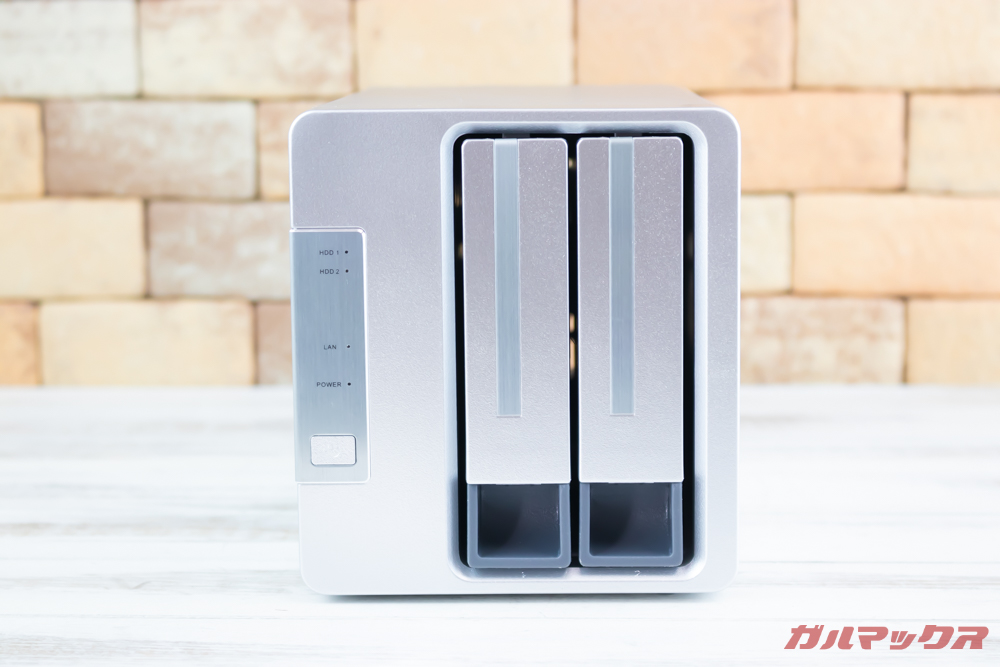 TerraMaster F2-221は2ベイ仕様です。