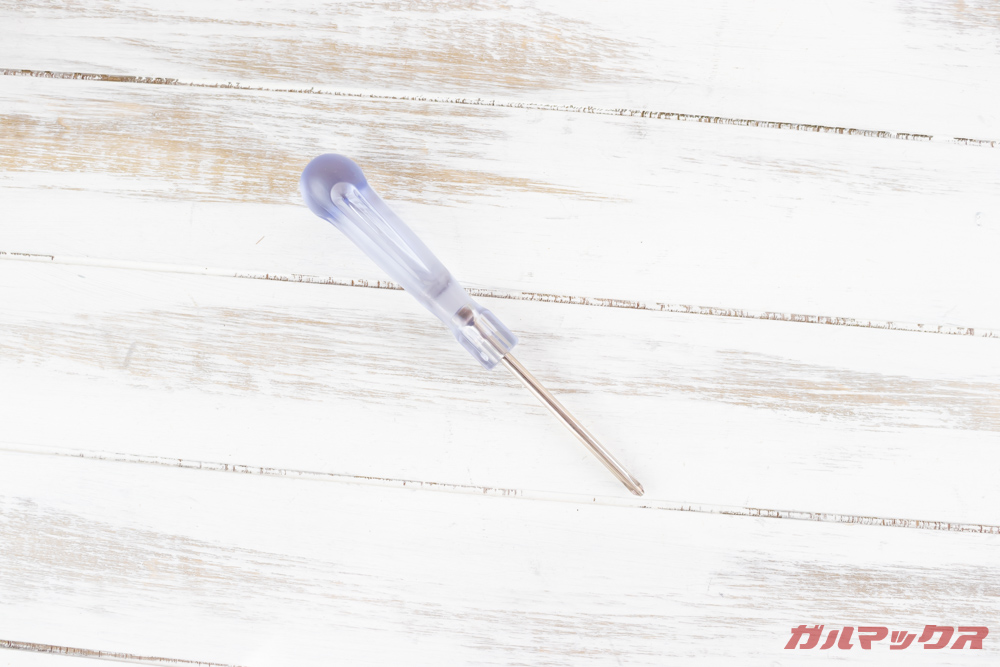 TerraMaster F2-221はドライバーも入っているので工具付きです。