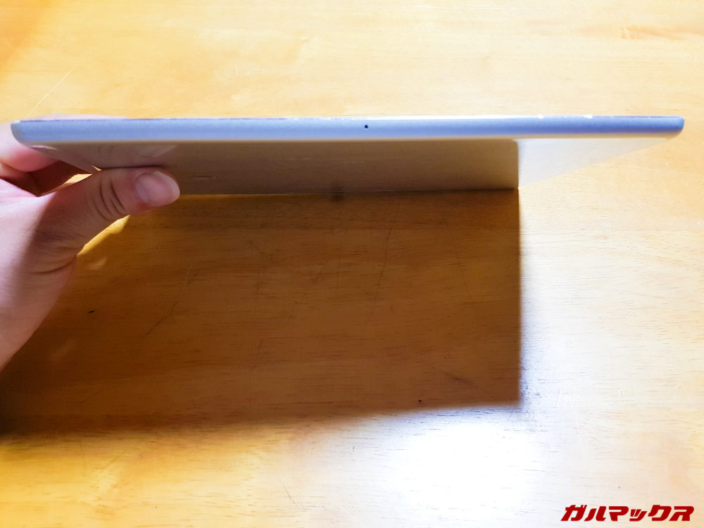 下側面にはマイク穴があります