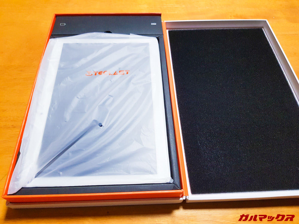 保護ビニールにもロゴ入りのこだわり