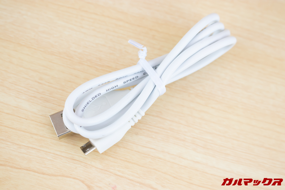 ALLDOCUBE M5Xに付属のケーブルはMicroUSBです。