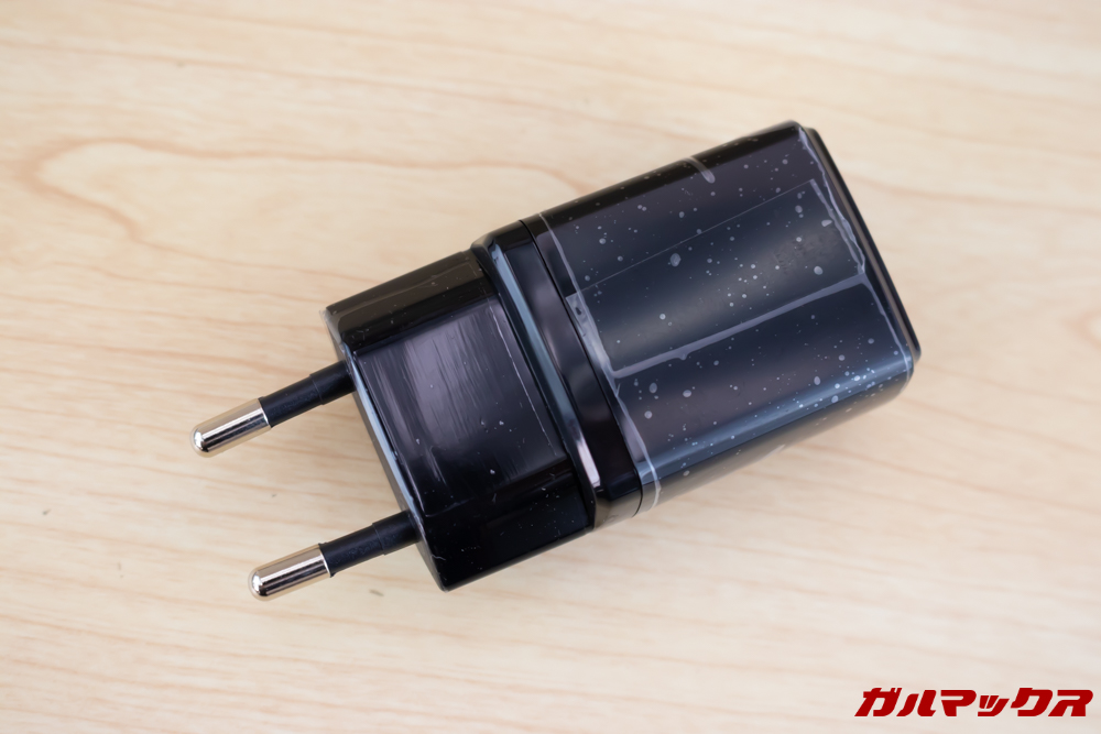 ALLDOCUBE M5Xは5V2A充電器が付属。