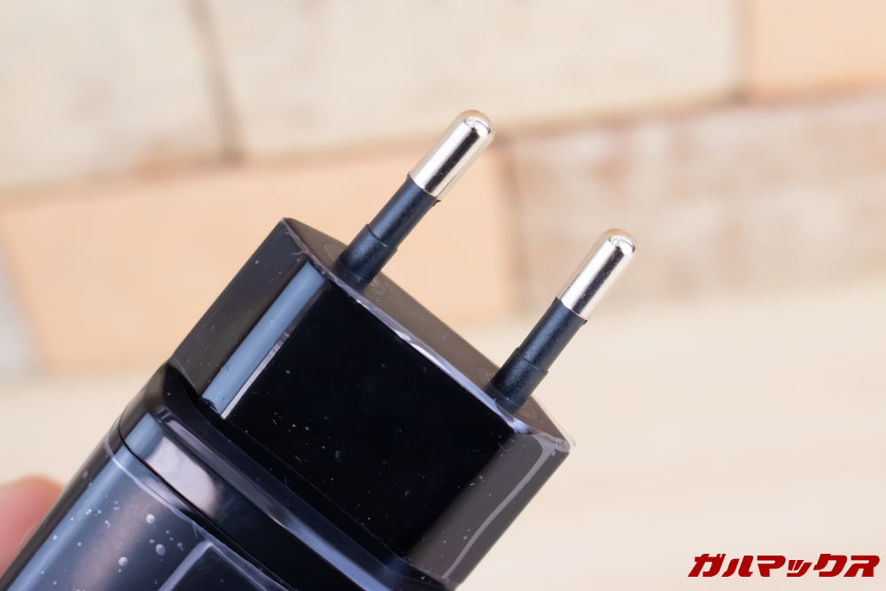 ALLDOCUBE M5Xに付属する充電器のプラグは日本のコンセントに挿すことが出来ません。