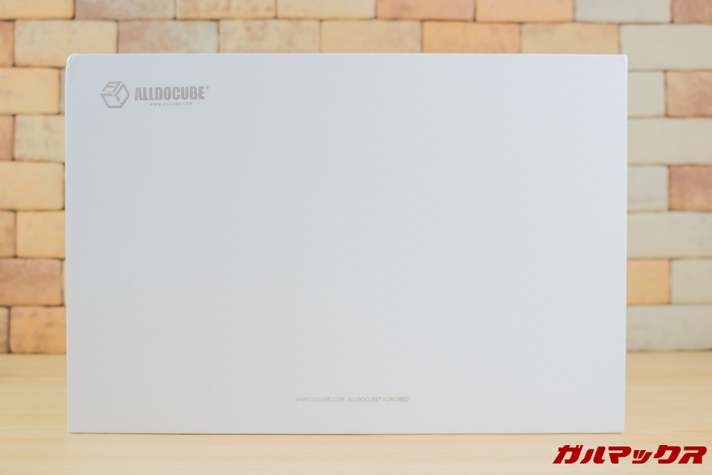 ALLDOCUBE M5Xはホワイトボックスに入って届きました。