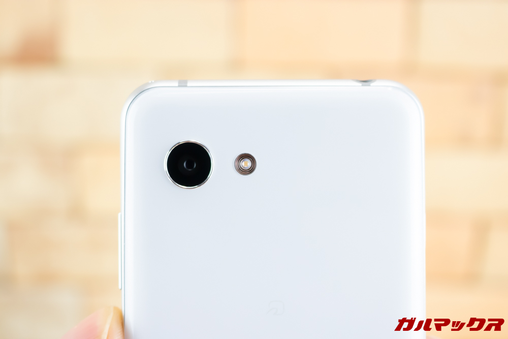 AQUOS R2 Compactはシングルカメラを搭載。