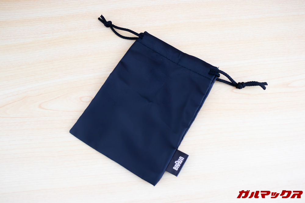 BRAUN Series 9（9250cc-P）には小さなポーチが付属。