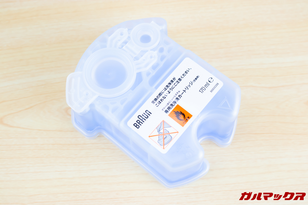 BRAUN Series 9（9250cc-P）の洗浄液が1セット入っていました。