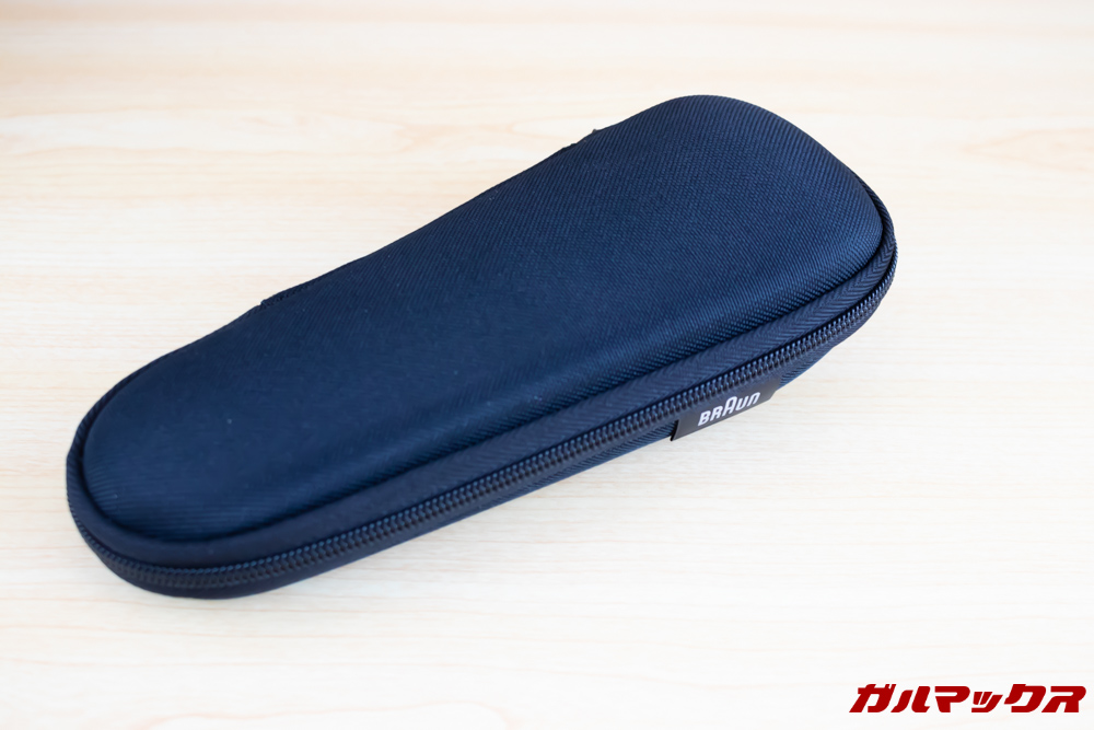 BRAUN Series 9（9250cc-P）には持ち運び用ケースが付属していました。