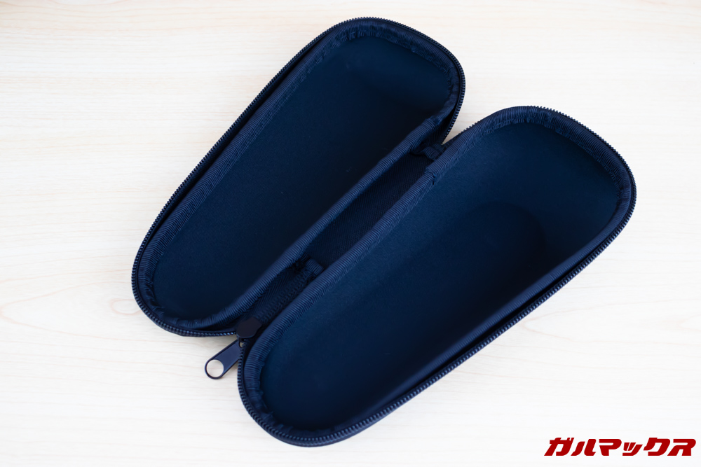 BRAUN Series 9（9250cc-P）のケースは硬質なハードケースです。