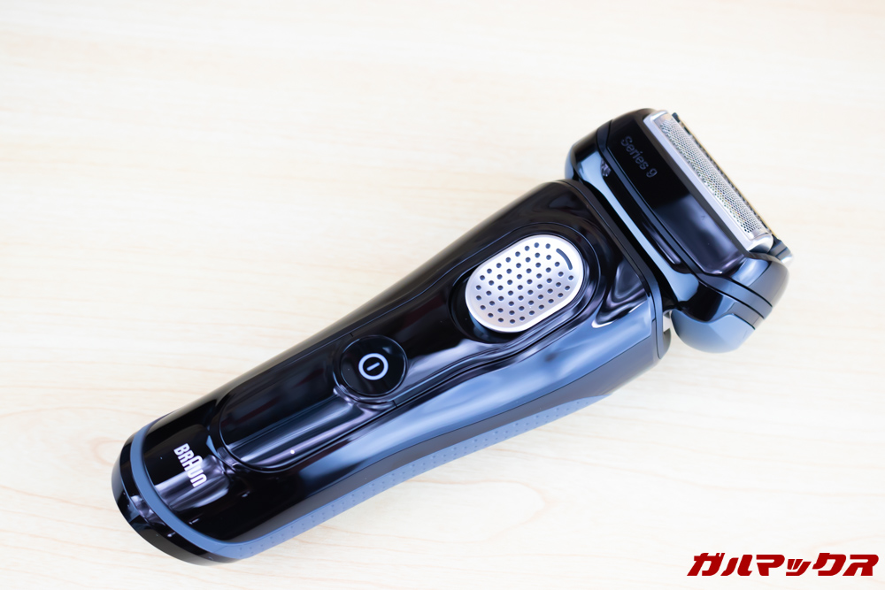 BRAUN Series 9（9250cc-P）は一発でかなりの量の髭を剃ることが出来るので非常に肌に優しいです。