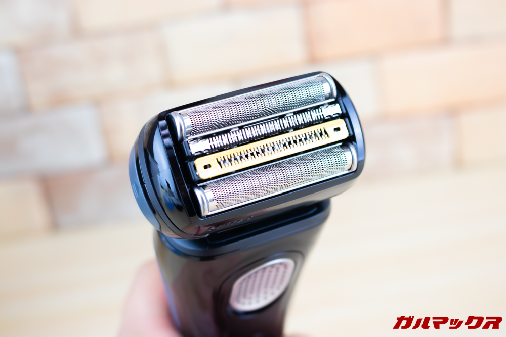 BRAUN Series 9（9250cc-P）のヘッド部分には様々な役割を担う刃が複数搭載されています。