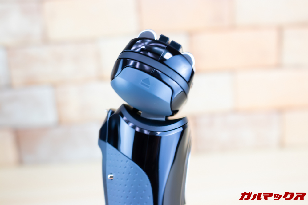BRAUN Series 9（9250cc-P）のヘッドは前後方向に大きく可動する
