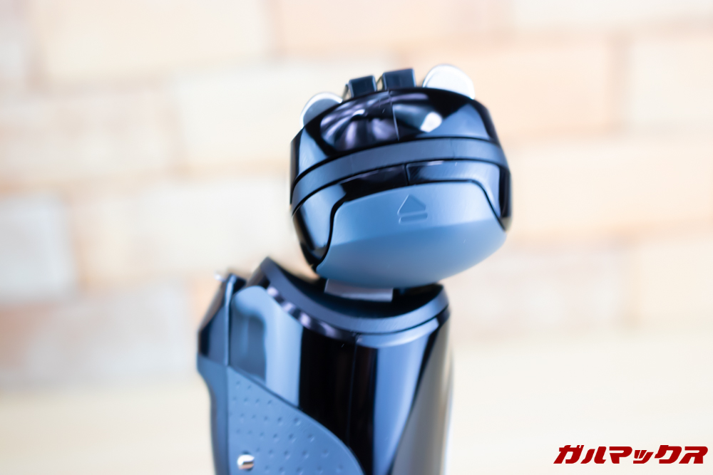 BRAUN Series 9（9250cc-P）のヘッドは前後方向に大きく可動する