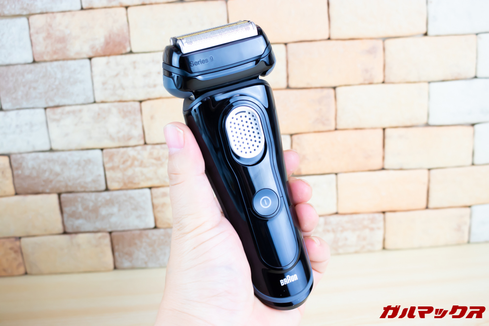 BRAUN Series 9（9250cc-P）はスマートな形状でコンパクト。