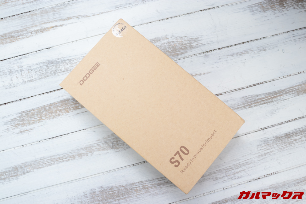DOOGEE S70の外箱はシンプルな茶色いパッケージ。