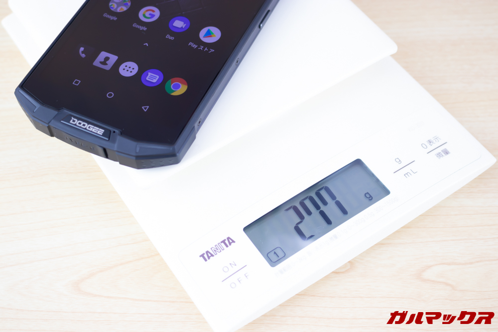 DOOGEE S70の重量は277gと超重量級です。