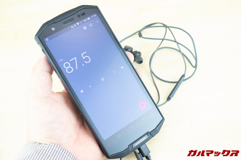 DOOGEE S70は有線イヤホンなどを接続することで公共電波を受信してfmラジオを視聴できます。