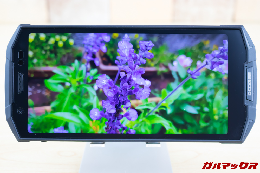 DOOGEE S70のディスプレイは高解像度なので粗さは気になりません。発色もGoodです。