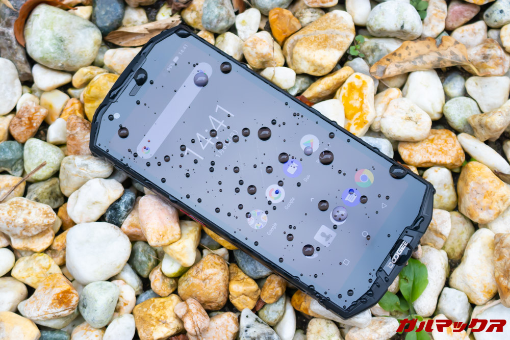 DOOGEE S70はIP68の防水防塵性能に対応しています。