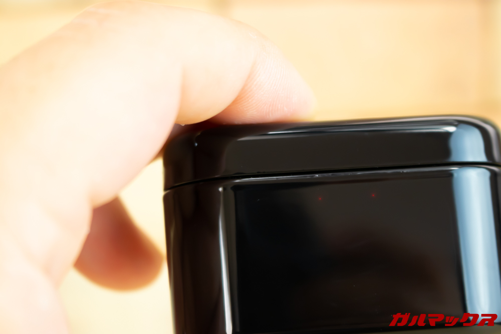 Fozento FT16のケースはイヤホン充電中の仕様がよくわかります。