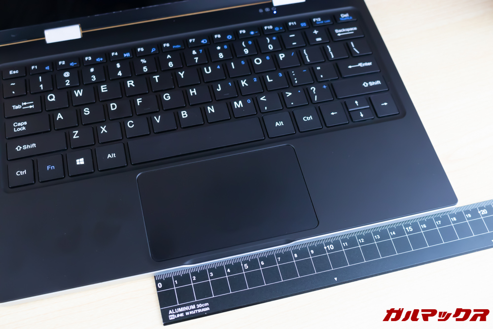 Jumper EZbook X1のタッチパッドは1枚板タイプ
