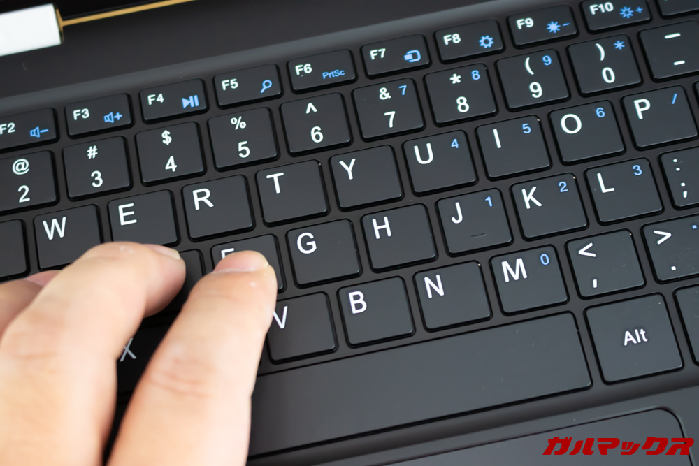 Jumper EZbook X1のキーボードはUS配列。