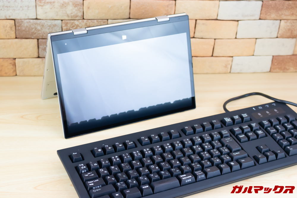 Jumper EZbook X1はデスクトップスタイルで利用も可能。