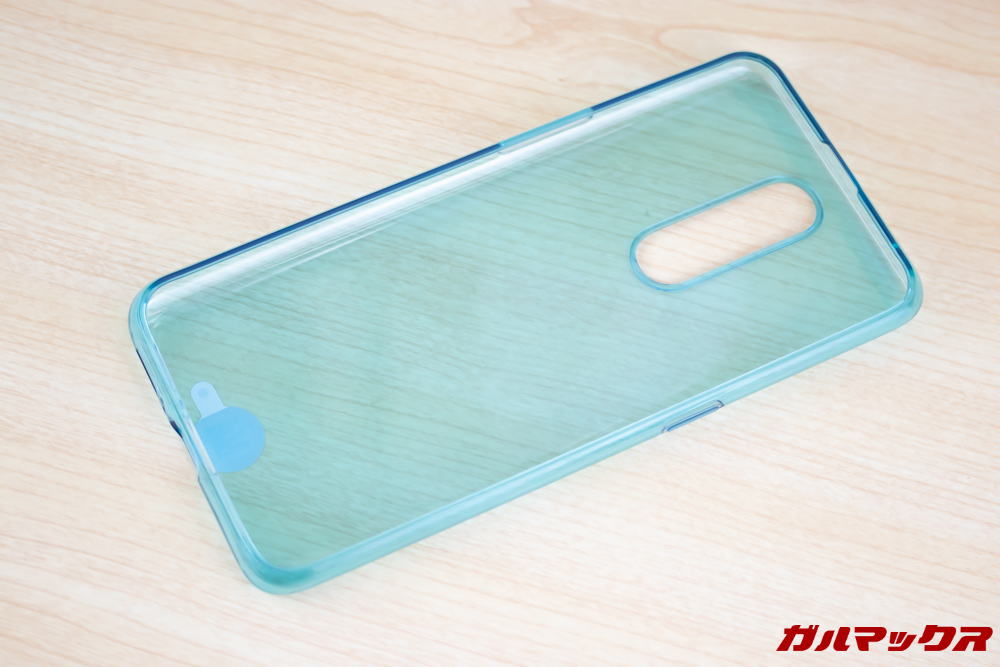 OPPO R17 Proは純正ケースが付属しています。