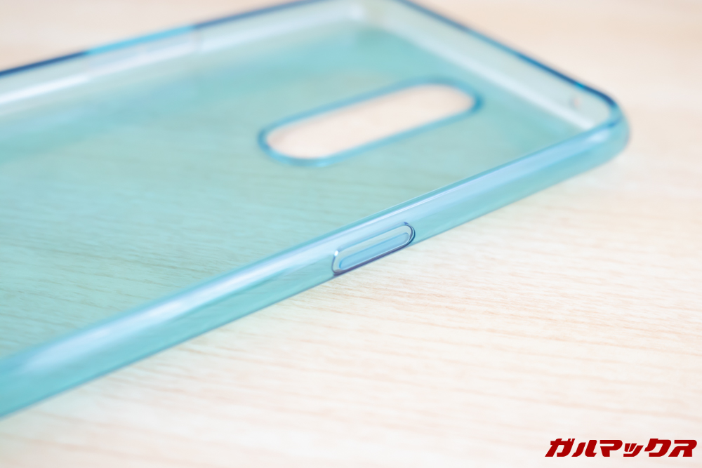 OPPO R17 Proの付属ケースはボタン部分までしっかり保護されているケースです。